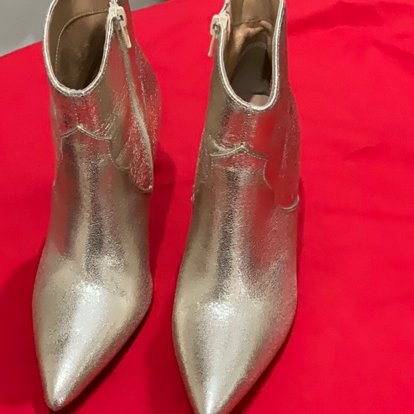 EUC Express Gold Metallic Ankle Boots - Size 7 - Picture 12 of 13